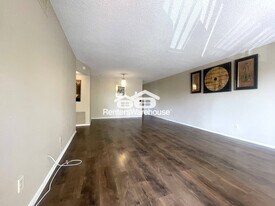 2402 Ecuadorian Way, Unit Apt 28 in Clearwater, FL - Building Photo