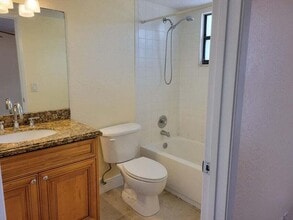 1442 Lake Crystal Dr in West Palm Beach, FL - Foto de edificio - Building Photo