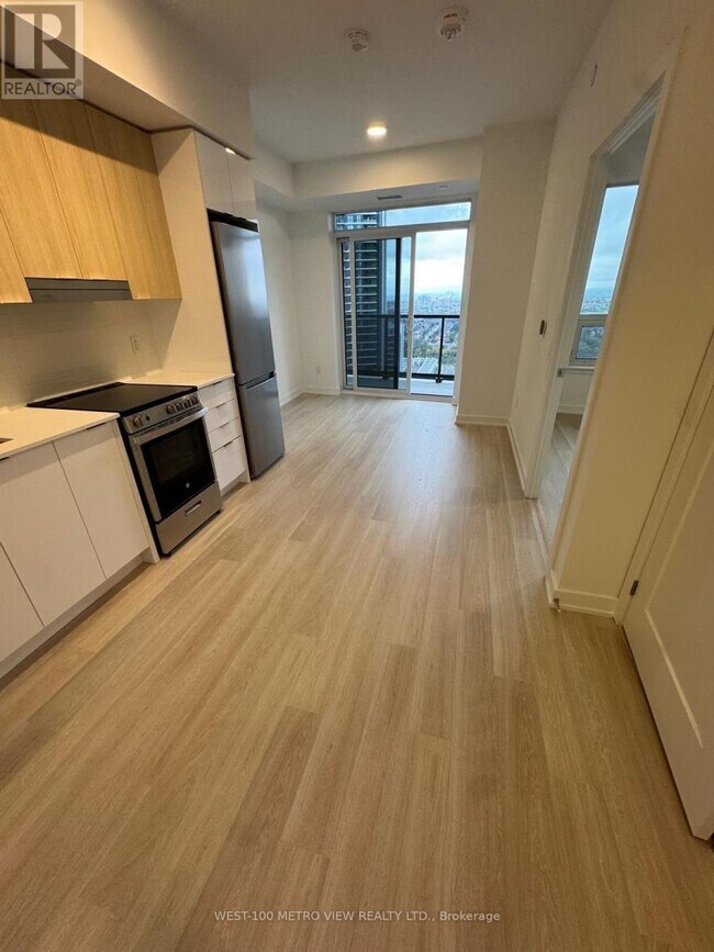 5105 Hurontario St in Mississauga, ON - Building Photo - Building Photo