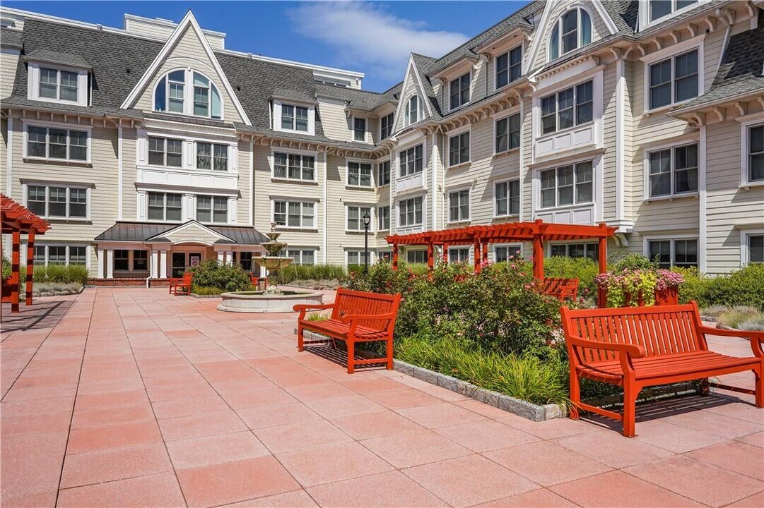 225 Stanley Ave in Mamaroneck, NY - Building Photo