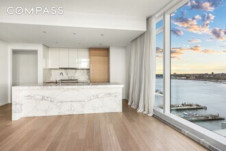 30 Riverside Blvd in New York, NY - Building Photo - Building Photo