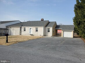 8 Virginia Ave in Reisterstown, MD - Building Photo - Building Photo