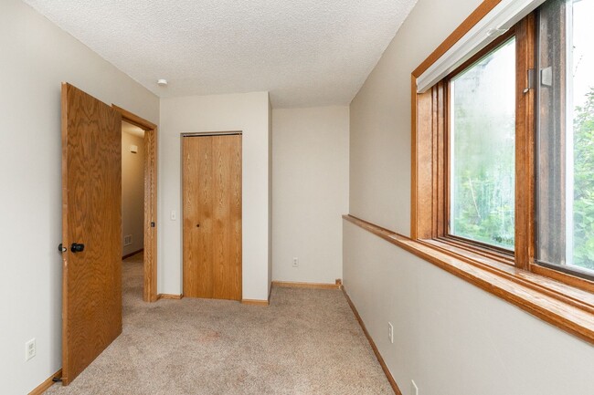 14784 Lower Endicott Way in Apple Valley, MN - Building Photo - Building Photo