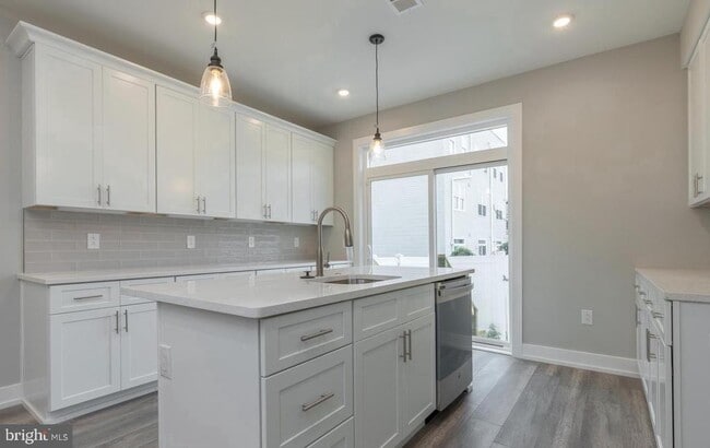 property at 140 W Huntingdon St
