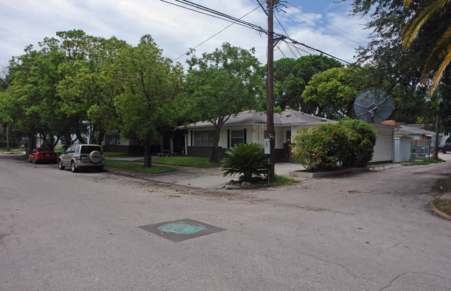 1200 Cherry St NE in St. Petersburg, FL - Building Photo - Building Photo