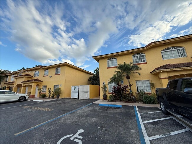 7520 W 20th Ave in Hialeah, FL - Building Photo - Building Photo