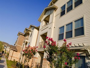 Woodmont in Fort Worth, TX - Building Photo - Building Photo