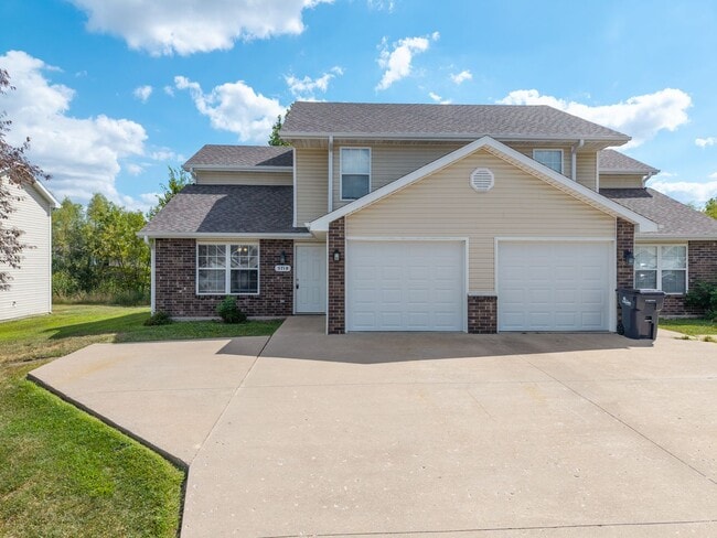 5716-5718-5718 Canaveral Dr in Columbia, MO - Building Photo - Building Photo
