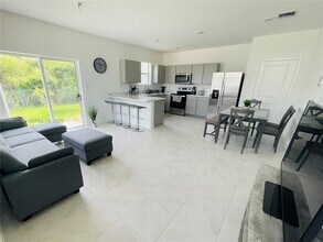 916 SE 19th St in Homestead, FL - Building Photo - Building Photo