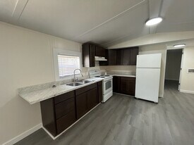 678 Denton Blvd NW in Fort Walton Beach, FL - Building Photo