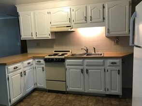 152 E 5th St, Unit A in Oswego, NY - Building Photo - Building Photo