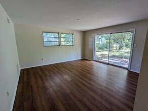 323 Willow Rd in Savannah, GA - Building Photo - Building Photo