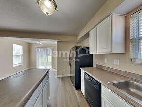 7429 Oakview Dr in Avon, IN - Foto de edificio - Building Photo