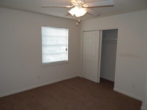 3714 SW 29th Terrace, Unit 25 East in Topeka, KS - Foto de edificio - Building Photo