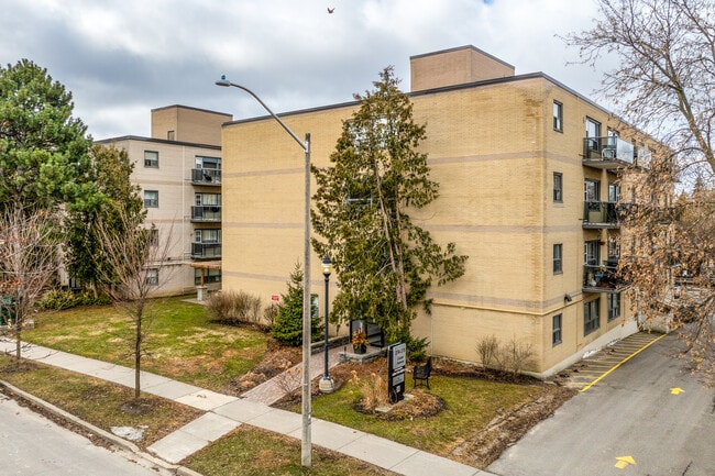 274-278 Cedar Avenue in Richmond Hill, ON - Building Photo - Building Photo