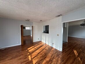 5208 Wilkinson Ave, Unit 4 in Los Angeles, CA - Foto de edificio - Building Photo