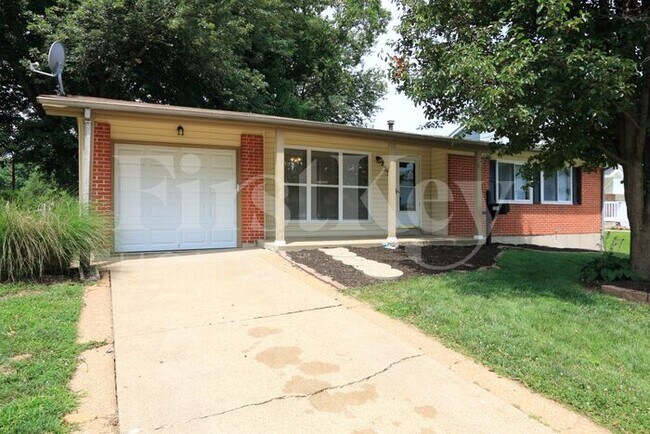 2335 Bramble Ln in Florissant, MO - Foto de edificio - Building Photo
