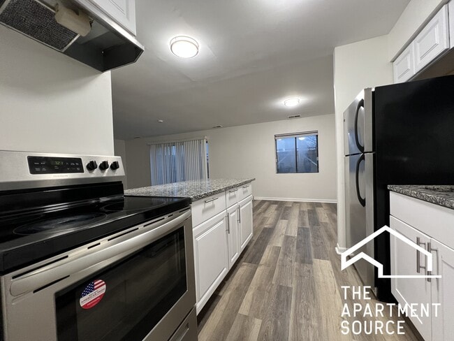 2310 N Harlem Ave, Unit 203 in Elmwood Park, IL - Foto de edificio - Building Photo