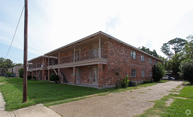 3330 Kabel Dr in New Orleans, LA - Building Photo