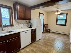 72 Woodside Ave in Newton, NJ - Building Photo - Building Photo