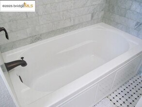 2807 Filbert St in Oakland, CA - Building Photo - Building Photo