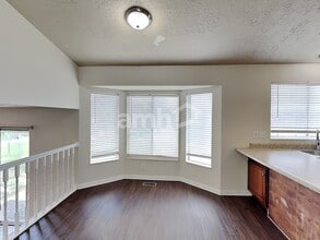 5404 W Sunfalls Ct in Salt Lake City, UT - Foto de edificio - Building Photo