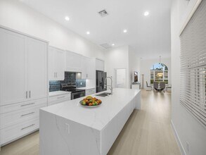 9070 Cypress Hollow Dr in Palm Beach Gardens, FL - Building Photo - Building Photo