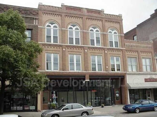 320A E 4th St in Waterloo, IA - Building Photo - Building Photo