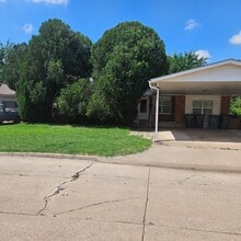 5828 NW Dearborn Ave in Lawton, OK - Building Photo - Building Photo
