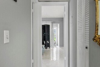 3000 Lake Osborne Dr in Lake Worth Beach, FL - Building Photo - Building Photo