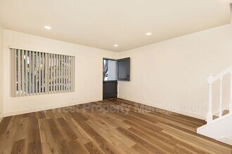 222-230 W J St in Encinitas, CA - Building Photo - Building Photo