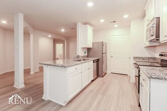 10491 Red Cardinal Dr in Cleveland, TX - Building Photo - Building Photo