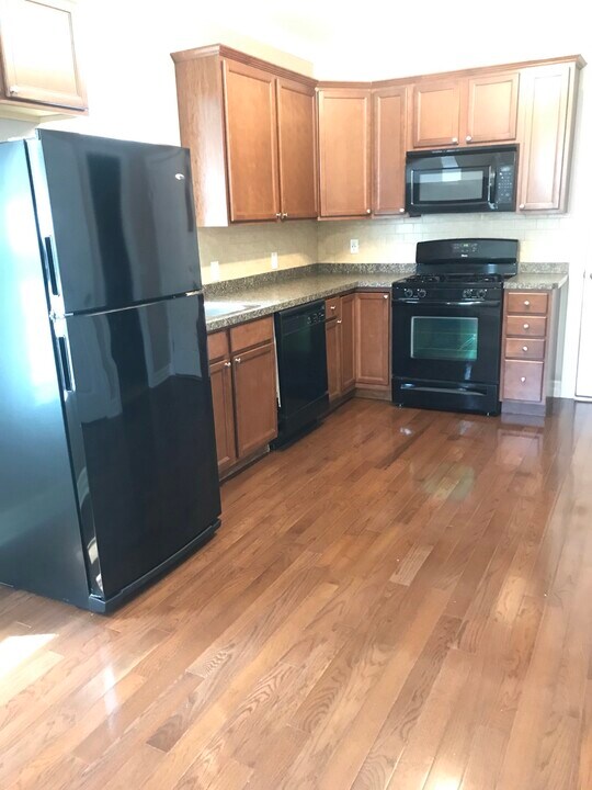 469 Tacoma Ave, Unit 4 in Buffalo, NY - Building Photo