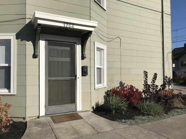 1704 Walnut St, Unit 1704WalnutSt in Alameda, CA - Building Photo - Building Photo