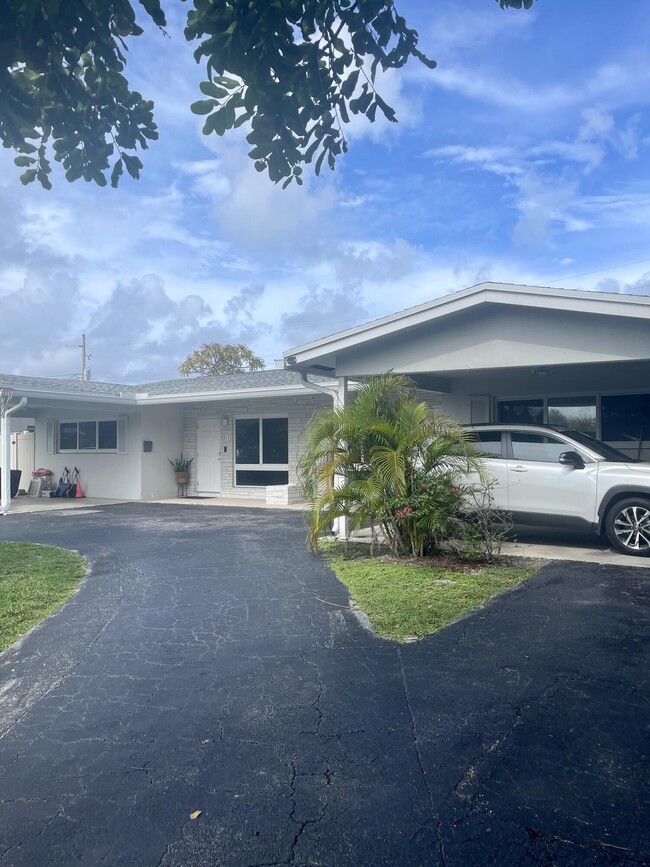 5513 NE 16th Ave in Fort Lauderdale, FL - Building Photo - Building Photo