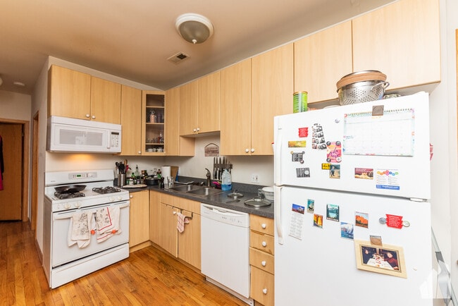 819 N Wood St, Unit #  02 in Chicago, IL - Building Photo - Building Photo