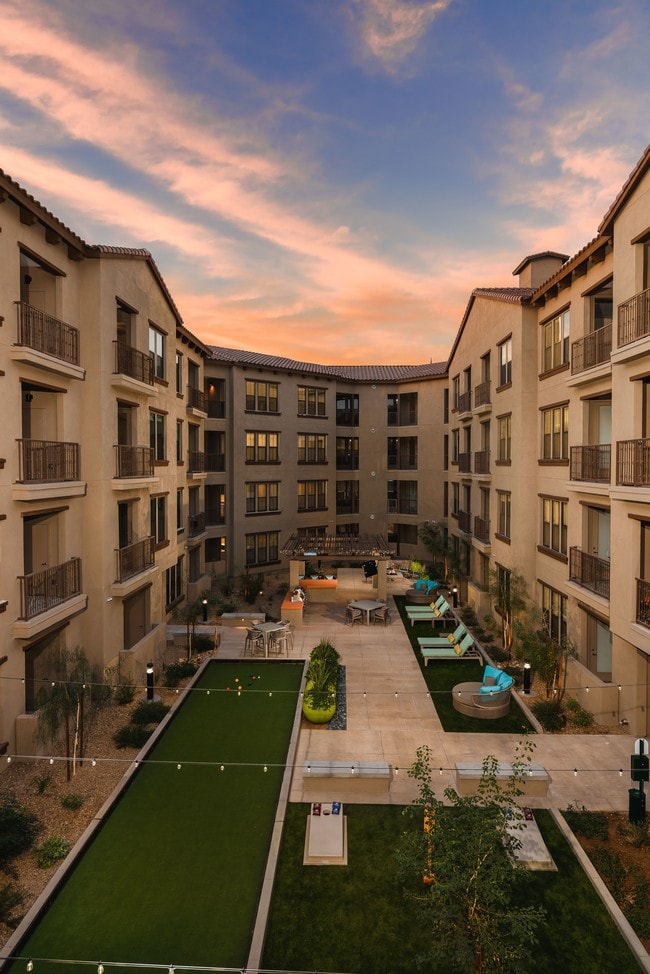 The Core Scottsdale in Scottsdale, AZ - Foto de edificio - Building Photo