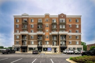 238 E Irving Park Rd, Unit 403 in Wood Dale, IL - Building Photo - Building Photo