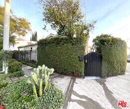 958 N Vista St in Los Angeles, CA - Building Photo - Building Photo