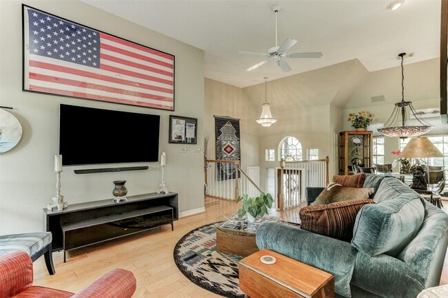 1706 Country Squire Dr