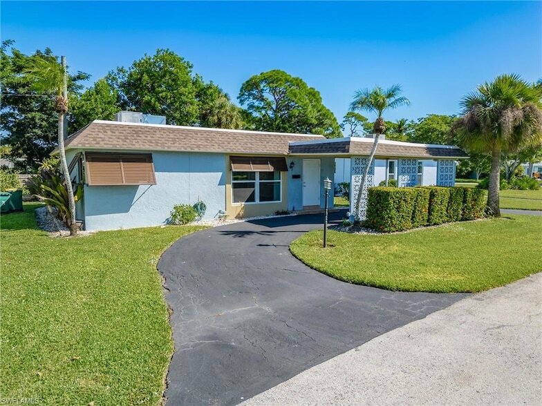 3 Knights Bridge Rd, Unit D417 in Naples, FL - Foto de edificio