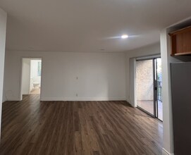 13925 Sherman Way in Los Angeles, CA - Building Photo - Building Photo