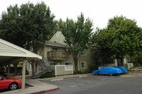 Eden Baywood Apartments in Fremont, CA - Foto de edificio - Building Photo