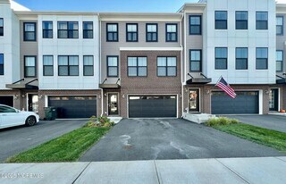 32 Mariveles Wy in Tinton Falls, NJ - Building Photo