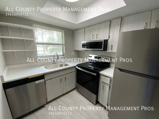 2851 Swifton Dr in Sarasota, FL - Building Photo - Building Photo