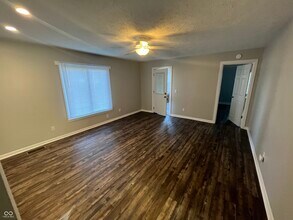 501 E Main St in Greenwood, IN - Building Photo - Building Photo