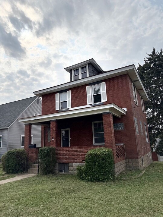300 Arlington Ave in North Versailles, PA - Building Photo