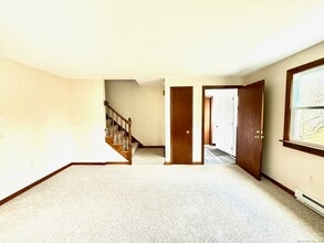 56 Smith St in East Lyme, CT - Building Photo - Building Photo