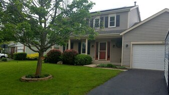 1441 Loch Lomond Dr in Crystal Lake, IL - Building Photo