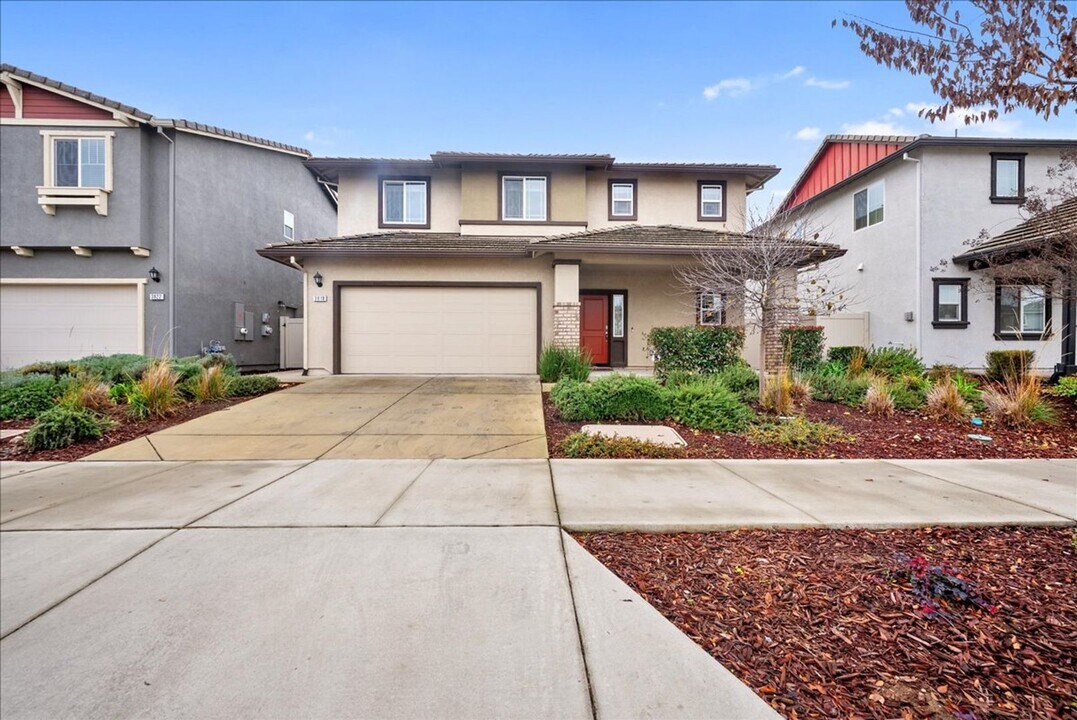 3818 Fong Ranch Rd in Sacramento, CA - Building Photo